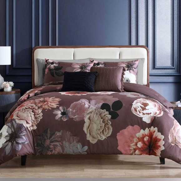 Final sale $75 Clearance NWT Hallmark Floral Comforter Set - Pink and Purple